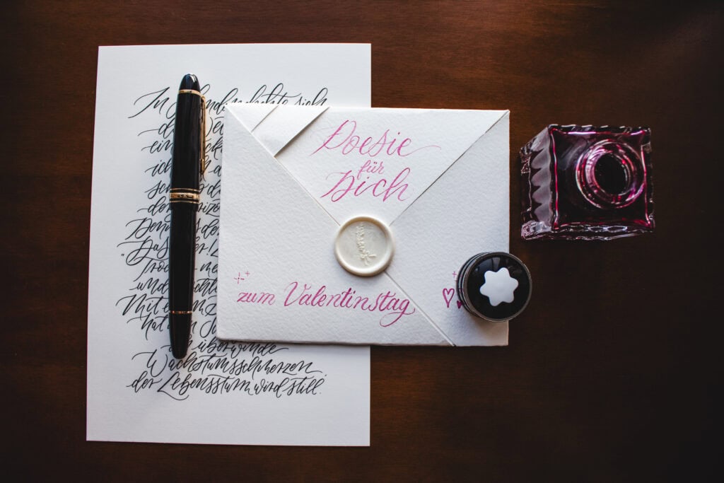 Valentinstag Karte schreiben Handschrift Kuvert falten Kalligrafie kostenlos Onlinekurs Workshop Poesie Gedichte verfassen Hand Lettering